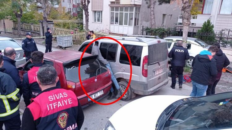 Yolun ortasındaki manzarayı görenler şoke oldu Sivas ta feci ölüm