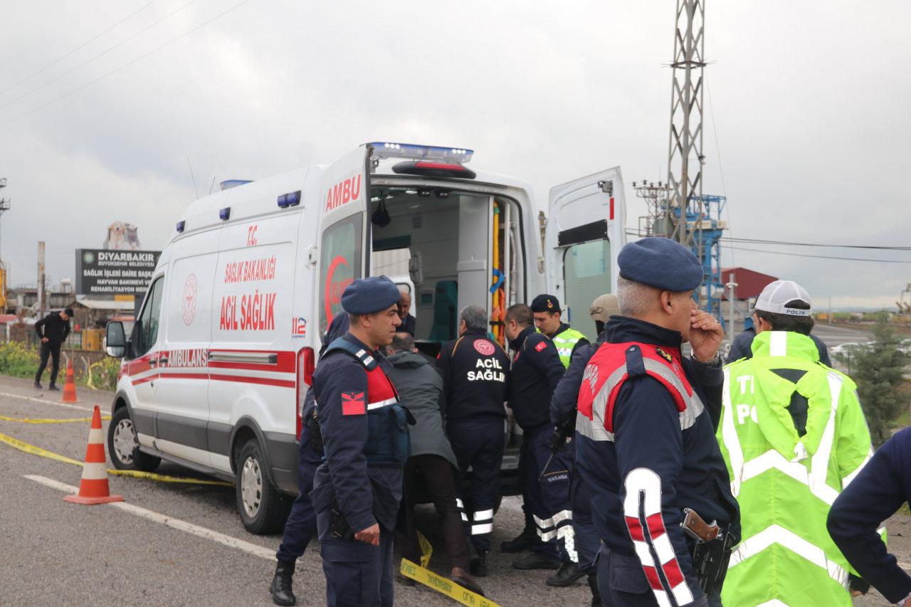 Diyarbakır Elazığ karayolunda feci kaza 3 karayolu personeli hayatını