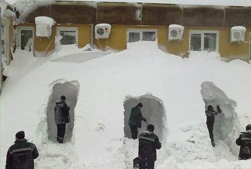 <p>İnsanların yaşamlarını s&uuml;rd&uuml;rebilmesi i&ccedil;in evlerinden dışarı &ccedil;ıkmaları gerekiyordu.&nbsp;</p>