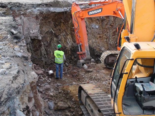  Stadın duvarları ve demirler dikkatlerden kaçmadı. Yetkililer, kalıntıların tarihi Taksim Stadı'na ait olduğunu söyledi.