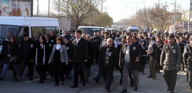 Ankara’da kanser tedavi gördüğü hastaneye hayatını kaybeden Katılımcı Demokrasi Partisi ( KADEP) Genel Başkanı ve Diyarbakır Bağımsız Milletvekili Şerafettin Elçi’nin cenazesi Şırnak’ın Cizre ilçesine uğurlandı.