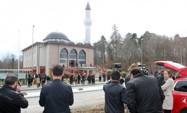 Avrupa’da bir ilk yaşandı. İsveç’in başkenti Stockholm’de minareden yükselen 'Allahuekber' sesleri, yıllardır ezana hasret kalan gurbetçilere duygulu anlar yaşattı.