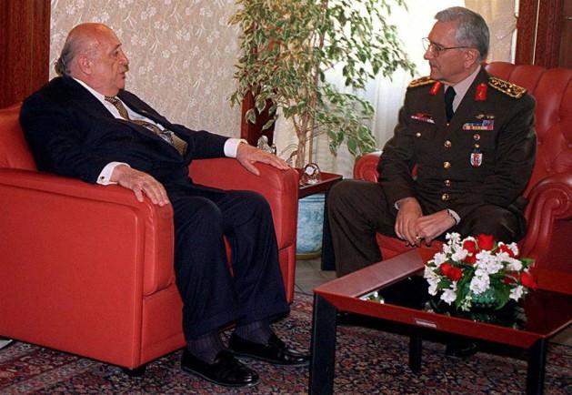 Demirel, Erbakan'ı ters köşeye yatırdı: Konumu iyice zayıflayan Erbakan, başbakanlığı Çiller’e devretmek suretiyle hükümeti kurtarmak istedi. 18 Haziran’da Erbakan, Demirel’e hem istifasını, hem de RP, DYP ve Büyük Birlik Partisi’nin kurulacak yeni bir hükümeti destekleyeceklerine dair bir protokol sundu. Ancak Demirel hükümeti kurma görevini Yılmaz’a verdi ve ANAP-DSP-DTP koalisyon hükümeti kuruldu. 