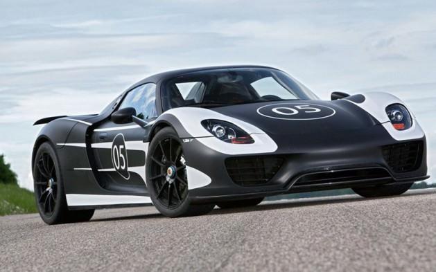 Porsche geleceğin süper spor otomobilinin ilk prototiplerini tamamlayarak sürüş testlerini bir adım daha ileri götürdü.