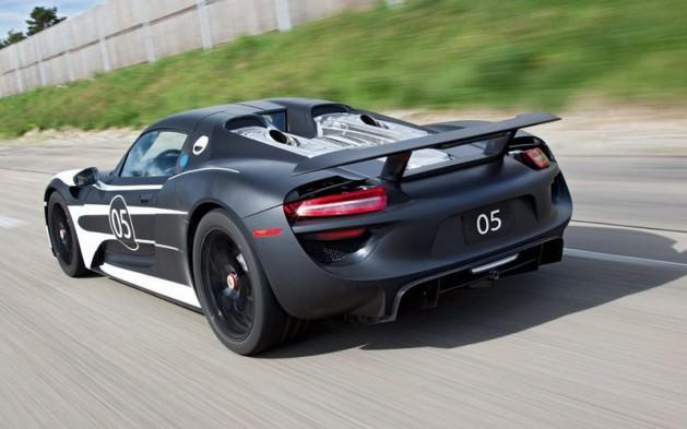 918 Spyder’in üretimine Eylül 2013’ün sonunda başlanması ve ilk müşterilerin 2013 bitmeden araçlarını teslim almaları planlanıyor.