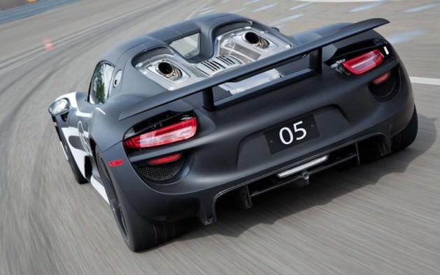 Porsche’nin Araştırma-Geliştirmeden sorumlu Yönetim Kurulu Üyesi Wolfgang Hatz, “918 Spyder ile sürüş keyfini, verimliliği ve performansı yeniden tanımlıyoruz” dedi.