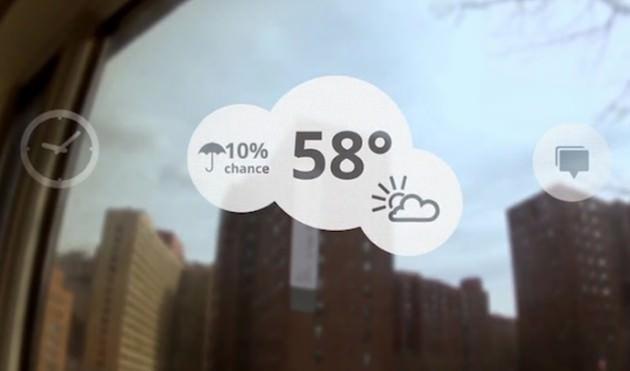 Artırılmış gerçeklik (AR), fiziksel, gerçek dünyadaki içeriklerin bilgisayar tabanlı sensörler tarafından çoğaltılarak ses, video, grafik ve GPS verisine dönüştürülmesi anlamına geliyor. Artırışmış gerçekliği günümüzde daha çok Project Glass’ın sunduğu gibi bilgisayar tabanlı bir gerçeklik olarak biliyoruz. Bu kapsamda, gerçek görüntüler, çoğaltılmaktan çok değiştiriliyor, böylece gerçekliği algılama kapasitemiz artırılıyor. Kısa bir örnek verirsek, Project Glass taktığımız zaman gökyüzüne bakıyoruz ve görüş alanımız içinde hava durumu beliriyor. 