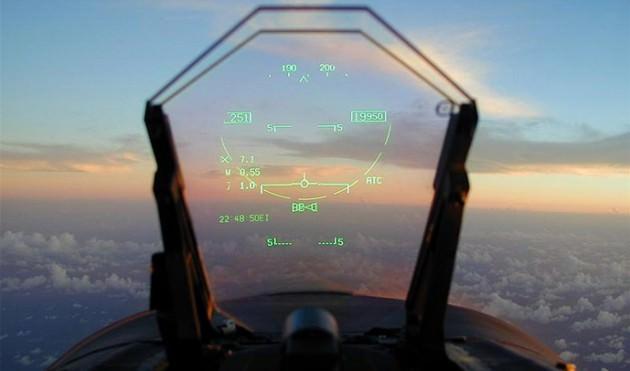 1993: Loral WDL savunma şirketi, ABD Ordusu Simülasyon ve Eğitim Teknolojileri Enstitüsü (STRICOM) ile ilk AR donanımlı cihazlar ve insanlı simülasyonların yer aldığı bir sunum gerçekleştirdi. 