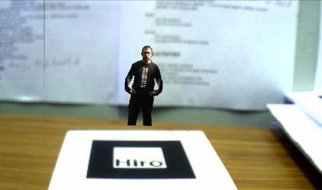 1999: Hirokazu Kato, HITLab laboratuvarında AR uygulamaları geliştirilmesi için kullanılan ARToolKit cihazını geliştirdi. Daha sonra HITLab teknisyenleri tarafından modifiye edilen cihaz, en sonuncusu 2011’de düzenlenen SIGGRAPH konferansından tanıtıldı. 