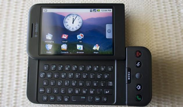 2008: Google tarafından tasarlanan, HTC tarafından üretilen ilk Android tabanlı akıllı telefon G1 Android, piyasaya sürüldü. Telefon, ilk mobil AR uygulaması olan Wikitude AR Travel Guide uyumluydu.