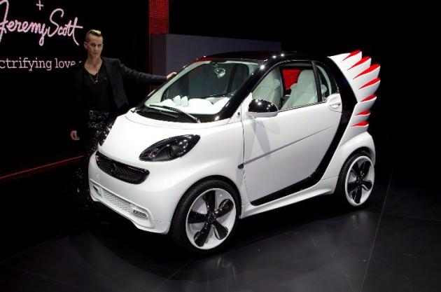 Modacı Jeremy Scott tarafından tasarlanan Smart ForTwo, "bu gün neye binsem" sorununa çözüm sunuyor!