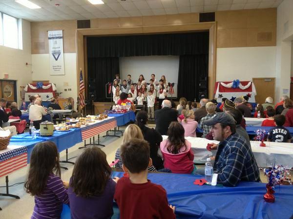 Saldırıya hedef olan okulun m&uuml;diresi Dawn Hochsprung'un sosyal medya hesabında paylaştığı fotoğraflar, okul ve &ouml;ğrencilerin saldırıdan &ouml;nceki huzurlu g&uuml;nlerini g&ouml;zler &ouml;n&uuml;ne seriyor.