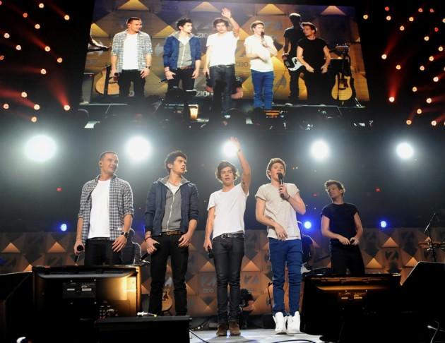 Diğer bir müzik grubu One Direction ise, İspanya, Fransa, Portekiz, İtalya ve Danimarka'da ilk 10'a girdi.