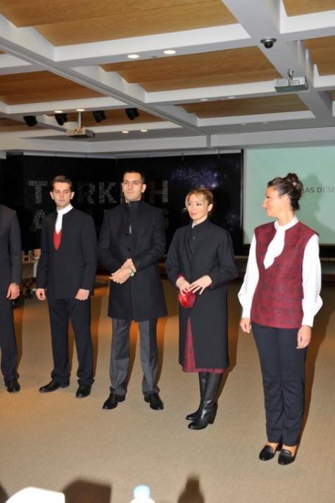 Bu kapsamda doğu ve batıyı sentezleyen, marka kimliğini uzun yıllar yansıtma potansiyeli taşıyan, gelenekten aldığı değerleri çağdaş dünyanın beklentileri ile birleştiren bir kabin kıyafeti tasarlama hedefiyle yola çıkan Türk Hava Yolları bu konuda Türk moda sektörünü ulusal ve uluslararası arenada başarı ile temsil eden modacı Dilek Hanif ile anlaşmış olup halen farklı desen, renk ve çizim alternatifleri üzerinden çalışmalar devam etmektedir...