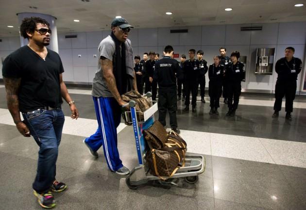 New York Times, 90’lı yıllarda Chicago Bulls ile birçok şampiyonluk kazanan Rodman’ın, Kim Jong-un ile bir basket maçını yan yana izlerken ve gülerken çekilen fotoğraflarını, ‘ABD diplomasisinin tanık olacağı en tuhaf karelerden biri’ olarak yorumladı.