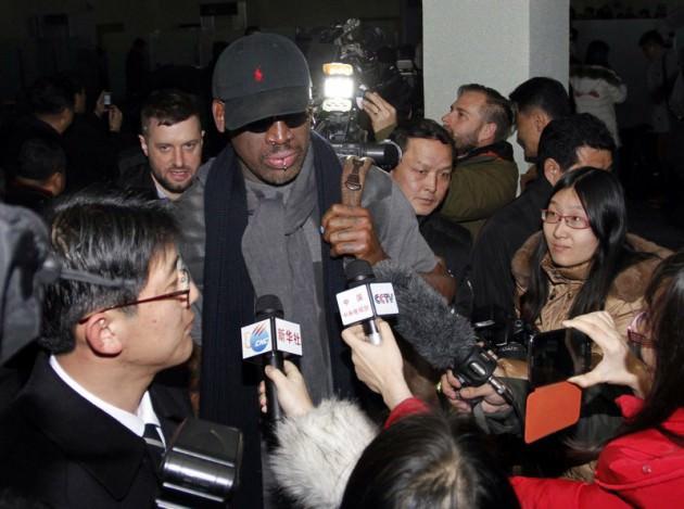 Kim Jong-un ile Rodman’ın yan yana izlediği ve Globetrotters oyuncuları Anthony Blakes, Alex Weekes ve Will Bullard ile 12 K.Koreli basketbolcu arasında yapılan maçta, dostluk rüzgarları esti.