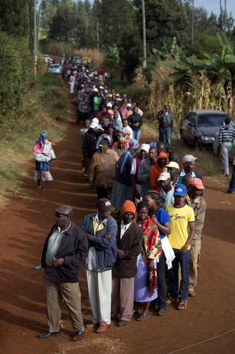 2007 yılındaki se&ccedil;imlerde bini aşkın kişi hayatını kaybetmişti ve şiddet yine se&ccedil;imlerden hemen &ouml;nce başladı.