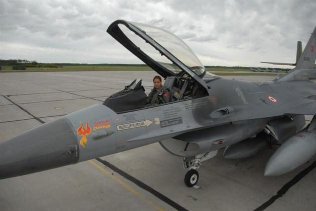 Şule Kılı&ccedil;kaya, Şefika Burcu Arpacı ve Bilgehan B&uuml;lb&uuml;l... Mesleklerinin aynı zamanda hayatları olduğunun kanıtı eşlerinin de kendileri gibi pilot olması.