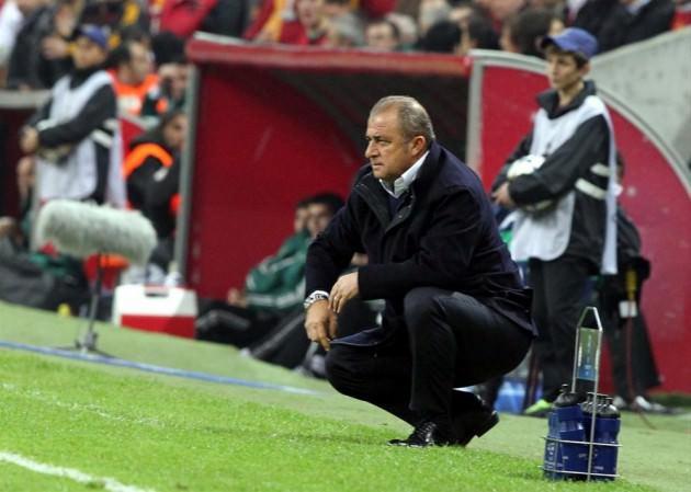 <p>Real Madrid-Galatasaray maçında tarihi bir an yaşandı. Real Madrid tarihinde ilk kez bir Avrupa Kupası maçında sahaya sadece bir İspanyolla çıktı. Jose Mourinho'nun sahaya sürdüğü ilk 11'de sadece Diego Lopez İspanyol kökenliydi. Real Madrid'in yarı finaldeki rakibi Cuma günü çekilecek kurayla belirlenecek.</p>