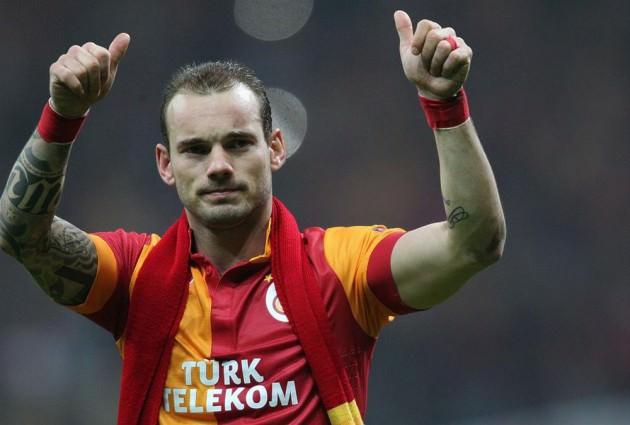 <p>İspanyol takımı Real Madrid, İstanbul'da Türkiye şampiyonu Galatasaray'a 3-2 kaybetmesine rağmen İspanya'daki maçı 3-0 kazandığı için Avrupa'nın en iyi 4 takımı arasına girmeyi başardı.</p>