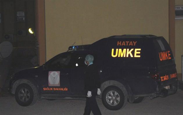 Hastane çevresinde güvenlik önlemleri alındığı ve acil servise geçici olarak başka hastaların kabul edilmediği gözlendi.