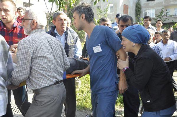İddiaya göre, özel bir firmada şoför olarak çalışan Erol Uysal, bu sabah işe gitmek üzere evden çıkıp sokağa park ettiği 55 SB 380 plakalı kamyonunun direksiyonuna geçti. Yokuş aşağı indiği sırada kamyonun freni boşaldı.