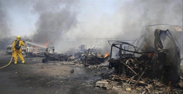 <p>2 bin 600 hektarlık alan k&uuml;l oldu. B&ouml;lgedeki yerleşim birimleri ve Kaliforniya &Uuml;niversitesi'nin kamp&uuml;s&uuml; boşaltıldı.</p>