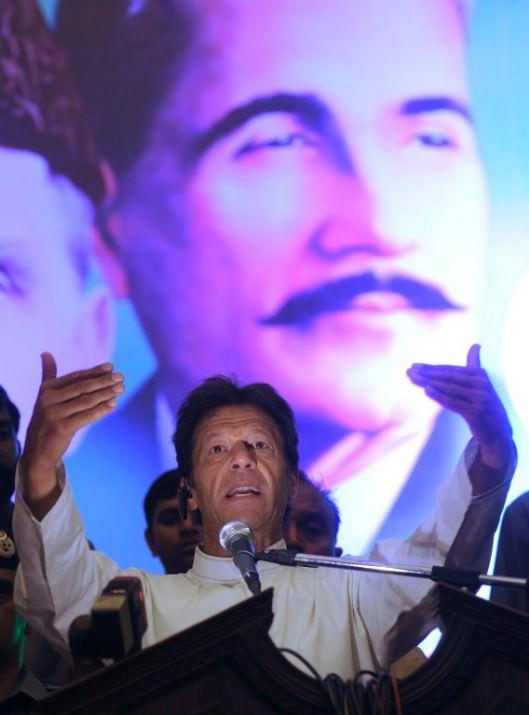 <p>Pakistan'da 11 Mayıs'ta yapılacak seçimler öncesi miting alanları, siyasi parti konvoyları ve seçim bürolarına düzenlenen saldırılarda ölenlerin sayısı 110'u geçti.</p>