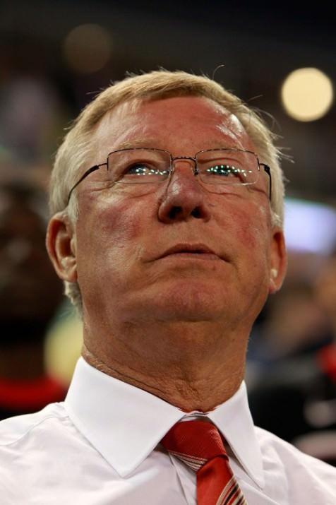 <p>Sir Alex Ferguson ayrılığıyla ilgili "Emekli olma kararımı iyi bir anlaşma olarak görüyorum. Bence doğru zamanda bırakıyorum. Takımımı iyi bir durumdayken bırakmak benim için önemli. Geleceğe umutla bakan bir takım bırakıyorum. Gönlüm rahat bir şekilde ileriye bakabiliyorum" diye konuştu.</p>