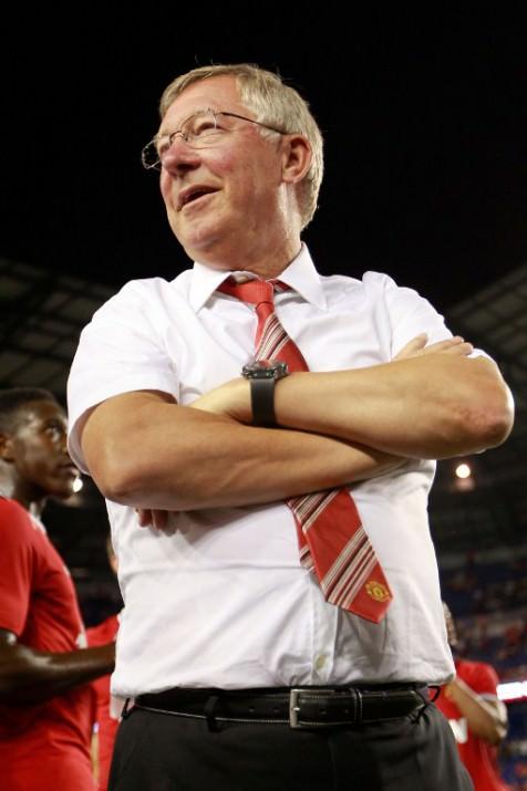 <p>Göreve ilk geldiği yıllarda yönetimin kendisine her türlü desteği verdiğini belirten Ferguson, "O yıllarda benden sadece bir futbol takımı değil bir kulüp yaratmamı istediler. Geçmişe baktığımızda iyi işler başardığımızı düşünüyorum. Taraftarlara da bana uzun yıllar verdikleri destekten dolayı teşekkür ederim" dedi.</p>