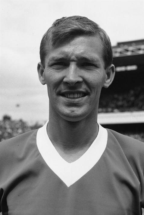 <p>1963-1964 sezonunda Dunfermline Athletic'e transfer oldu. Devamındaki sezonda takımıyla İskoçya Kupası finaline yükselse de, bir önceki maçta gösterdiği düşük performanstan ötürü kupa finalinde forma giyemedi. Takımı Celtic karşısında 3-2 mağlup oldu ve ligde de bir puanla şampiyonluğu kaçırdı. 1965-1966 sezonunda 51 maçta 45 gol atan futbolcu, Celtic'li Joe McBride'la gol krallığını paylaştı.</p>
