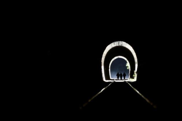 Heyelan mı oldu, yola taş mı düştü, vida mı gevşedi, somun mu attı? Küçük arızaları el aletlerini kullanarak o an giderir, büyük arızaları ve düzensizlikleri ilgililere bildirir.
