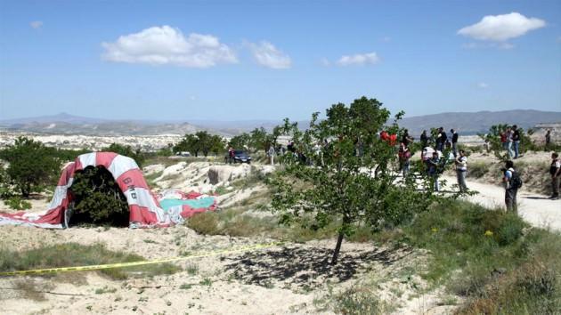 Nevşehir'de iki balonun havada çarpışması sonucu balonlardan biri düştü. Kazada ilk belirlemelere göre 2 kişi hayatını kaybetti, 23 kişi de yaralandı. Sivil Havacılık Genel Müdürlüğü kazayla ilgili inceleme başlattı.