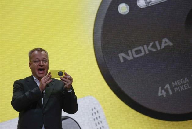 <p>Lumia 920 modeline benzerlik gösteren Lumia 1020, arka panelinde oldukça büyük, 41 megapiksellik bir kamera bulunduruyor.</p>