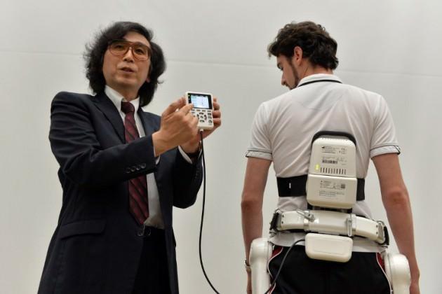 Iron Man isimli filmde robotik bir kıyafet giyen kahramanımız neredeyse süper güçlere kavuşuyordu.