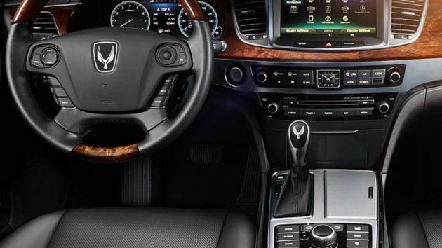<p><strong>Hyundai Equus</strong></p>