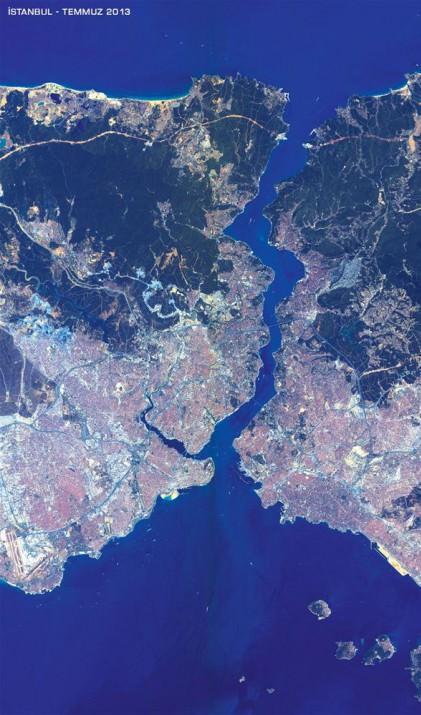 <p>TÜBİTAK tarafından tasarlanıp üretilen RASAT uydusu, yörüngedeki ikinci yılını doldurdu. RASAT tarafından çekilen İstanbul ve Türkiye haritaları yayınlandı.</p>