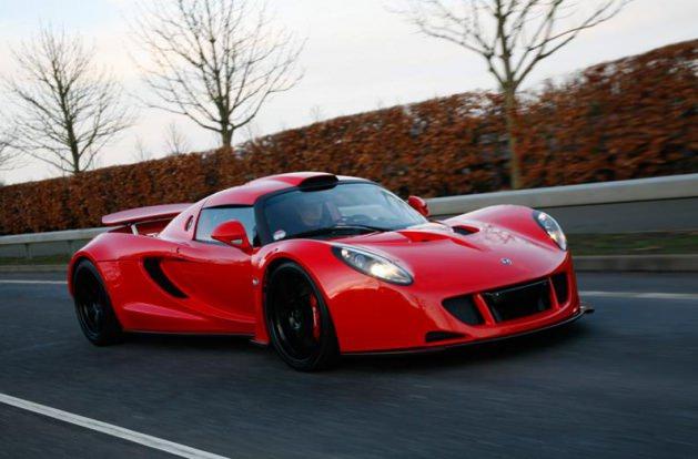 <p>Hennessey Venom GT</p>
<p>Maksimum hızı 418 km/saat</p>