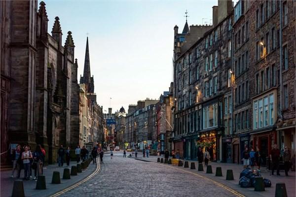 18- Edinburg, İskoçya
