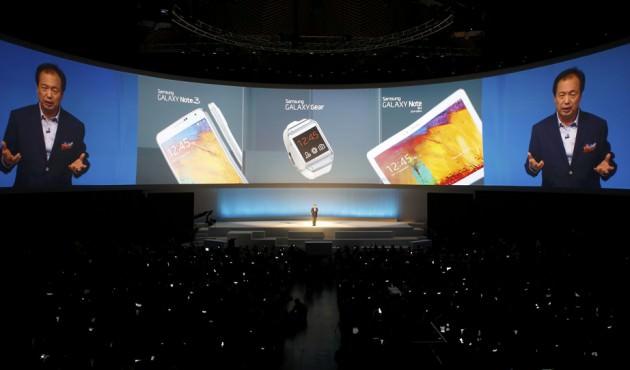 <p>Teknoloji devleri, Berlin'de düzenlenen Tüketici Elektronikleri Fuarı'nda (IFA) yeni kozlarını görücüye çıkardı. Samsung'un akıllı saati Galaxy Gear'ın ilgi odağı olduğu etkinlikte, Samsung, Sony ve LG yeni akıllı telefonlarını da teknoloji dünyasına sundu.</p>