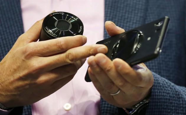 <p><strong>Sony Xperia Z1</strong><br />2.2 GHz, Snapdragon 800 işlemci ve Adreno 330 Grafik İşlemci Birimi'ne sahip olan Z1, 5 inç (12,7 cm) ekran genişliğine sahip. RAM ise 2 GB.</p>