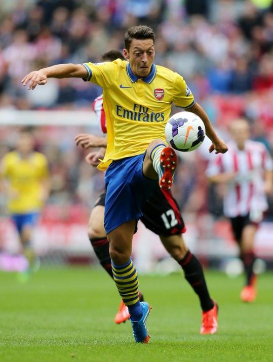 <p>2009 yılında piyasa değeri 21 milyon TL (7 milyon 750 bin Euro) olan Mesut Özil, Arsenal'e geçmeden hemen önceye kadar transfer piyasasında 98 milyon TL (36 milyon Euro) değerinde bir oyuncu olarak kabul ediliyordu.</p>