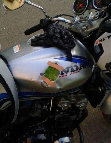 <p>Bazıları da var ki, karşılaştıkları bu t&uuml;rden problemleri, doğa&ccedil;lama &ccedil;&ouml;z&uuml;mlerle 'pratik' ama devamlı olmayan bi&ccedil;imlerde gideriyor. Bu kişilerin internette paylaştıkları fotoğraflar da tıklanma rekoru kırıyor.</p>
