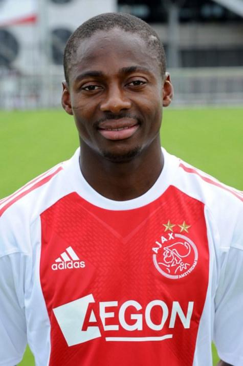 <p><strong>Eyong Enoh</strong></p>
<p>Medical Park Antalyaspor, Hollanda'nın Ajax takımında forma giyen Eyong Enoh ile anlaştı.</p>
<p>Medical Park Antalyaspor Başkanı Gültekin Gencer, Ajaxlı futbolcu ve menajeriyle görüşmek amacıyla Hollanda'ya gittiklerini söyledi. Burada yapılan görüşmeler sonucunda Kamerun Milli Takımı'nda da forma giyen Eyong Enoh'un bonservisini takımından aldıklarını kaydeden Gencer, Eyong Enoh ile 2,5 artı bir yıllığına opsiyonlu anlaşma sağlandığını bildirdi.</p>