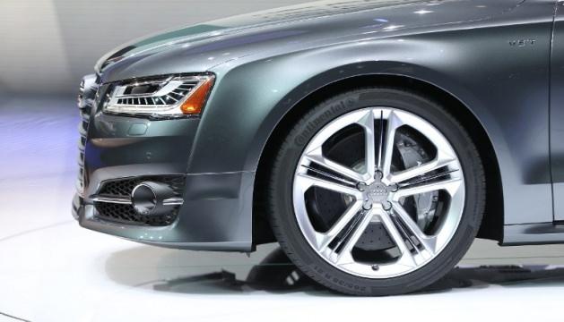 <p>Audi S8 Sedan</p>