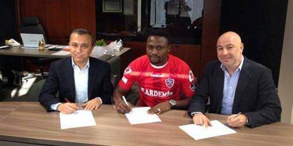 <p><strong>Michael Eneramo</strong></p>
<p>Beşiktaş, Nijeryalı futbolcusu Michael Eneramo'yu sezon sonuna kadar bedelsiz olarak Kardemir Karabükspor'a kiraladığını borsaya bildirdi.</p>