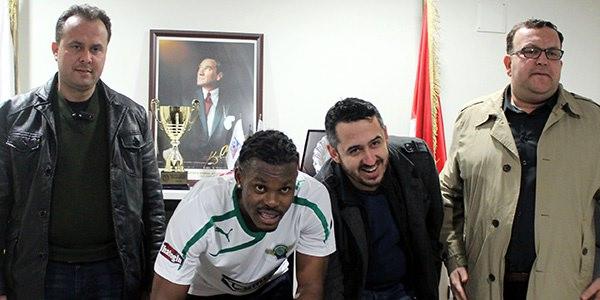 <p><strong>Wato Kuate</strong></p>
<p>Spor Toto Süper Lig ekiplerinden Akhisar Belediyespor, Kamerun asıllı Portekizli oyuncu Wato Kuate ile 3,5 yıllık sözleşme imzaladı.</p>