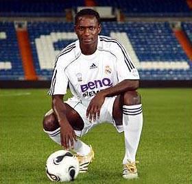 MAHAMADOU DIARRA  "Dindar bir M&uuml;sl&uuml;man olarak hac ibadetimi ger&ccedil;ekleştirmek benim i&ccedil;in &ccedil;ok &ouml;nemliydi, Mekke&rsquo;de her şey olağan&uuml;st&uuml;, sıra dışıydı, oradayken t&uuml;ylerim diken diken oluyordu. Kabe&rsquo;den sonra Medine&rsquo;ye de gittim ve peygamberimizin mezarını ziyaret ettim. Her m&uuml;sl&uuml;man &ouml;mr&uuml;nde en az bir kez hacca gitmeli."