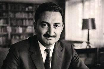 <p><strong>Karaoğlan da IMF ile anlaştı</strong><br />1971-78 yılları arasında IMF'den borç almayan Türkiye, 1978 yılında "Karaoğlan" lakaplı Bülent Ecevit döneminde IMF'nin kapısını çaldı. Ecevit 1978-79 yıllarında toplam 320 milyon SDR'lik stand-by anlaşmalarına imza attı.</p>