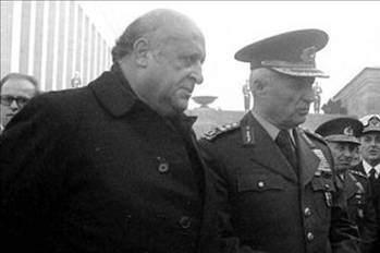 <p><strong>Demirel'den EFF anlaşması</strong><br />1980 yılında yeniden iktidarda olan Süleyman Demirel, 12 Eylül darbesinden aylar önce 1,25 milyar SDR'lik, üç yılı kapsayan bir "genişletilmiş fon kolaylığı" (EFF) anlaşmasını imzaladı.</p>